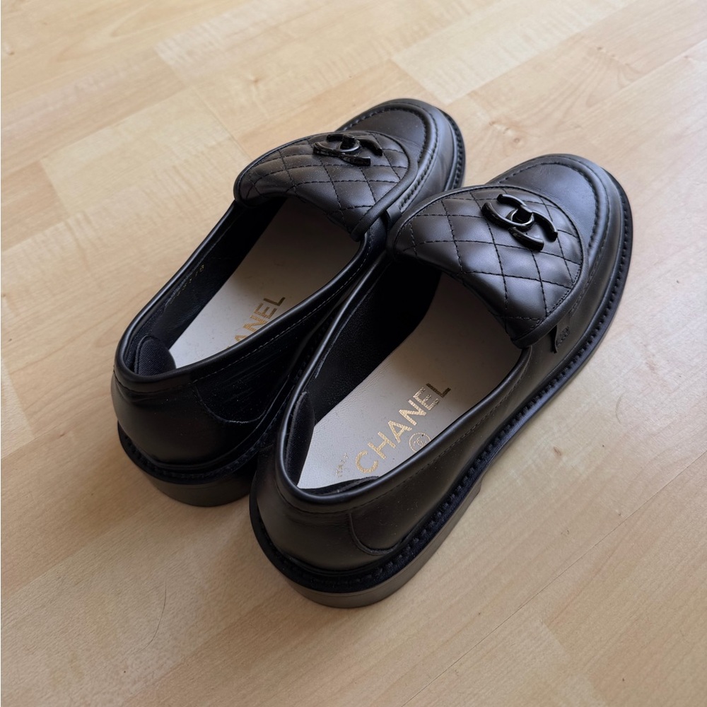 CHANEL Black Quilted Leather CC Logo Loafers Mules - Picture 2 of 3